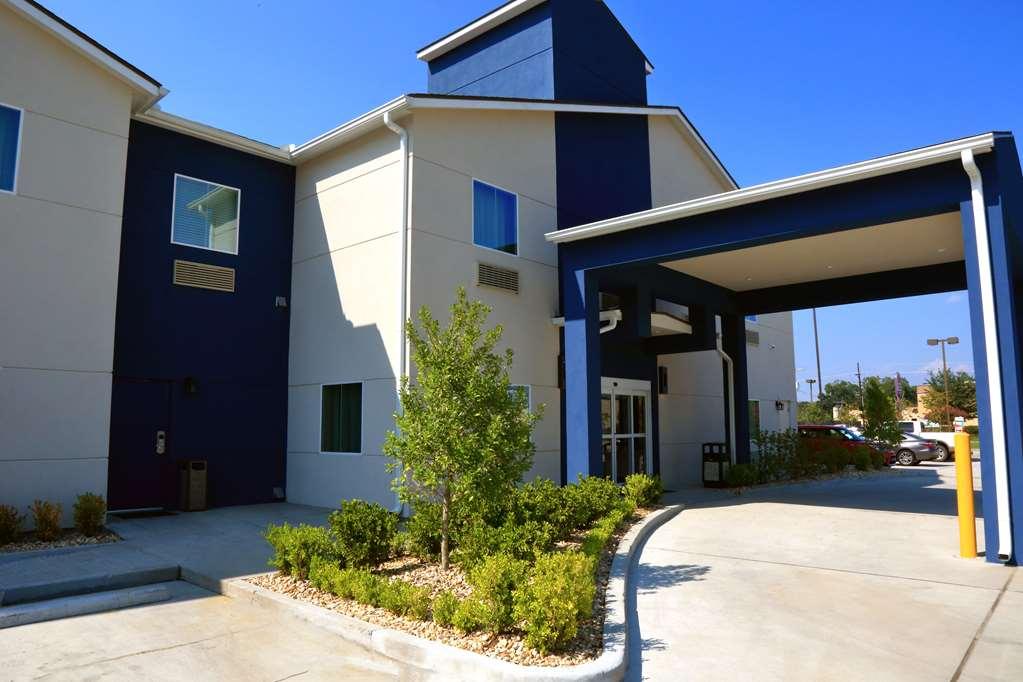 Americas Best Value Inn & Suites-Prairieville Екстериор снимка