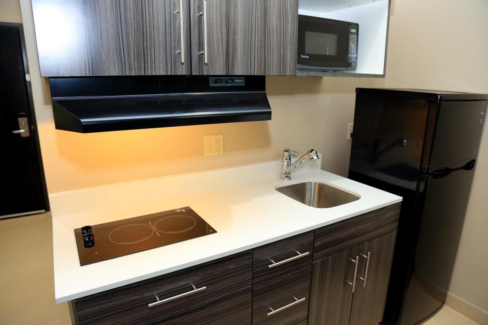 Americas Best Value Inn & Suites-Prairieville Екстериор снимка