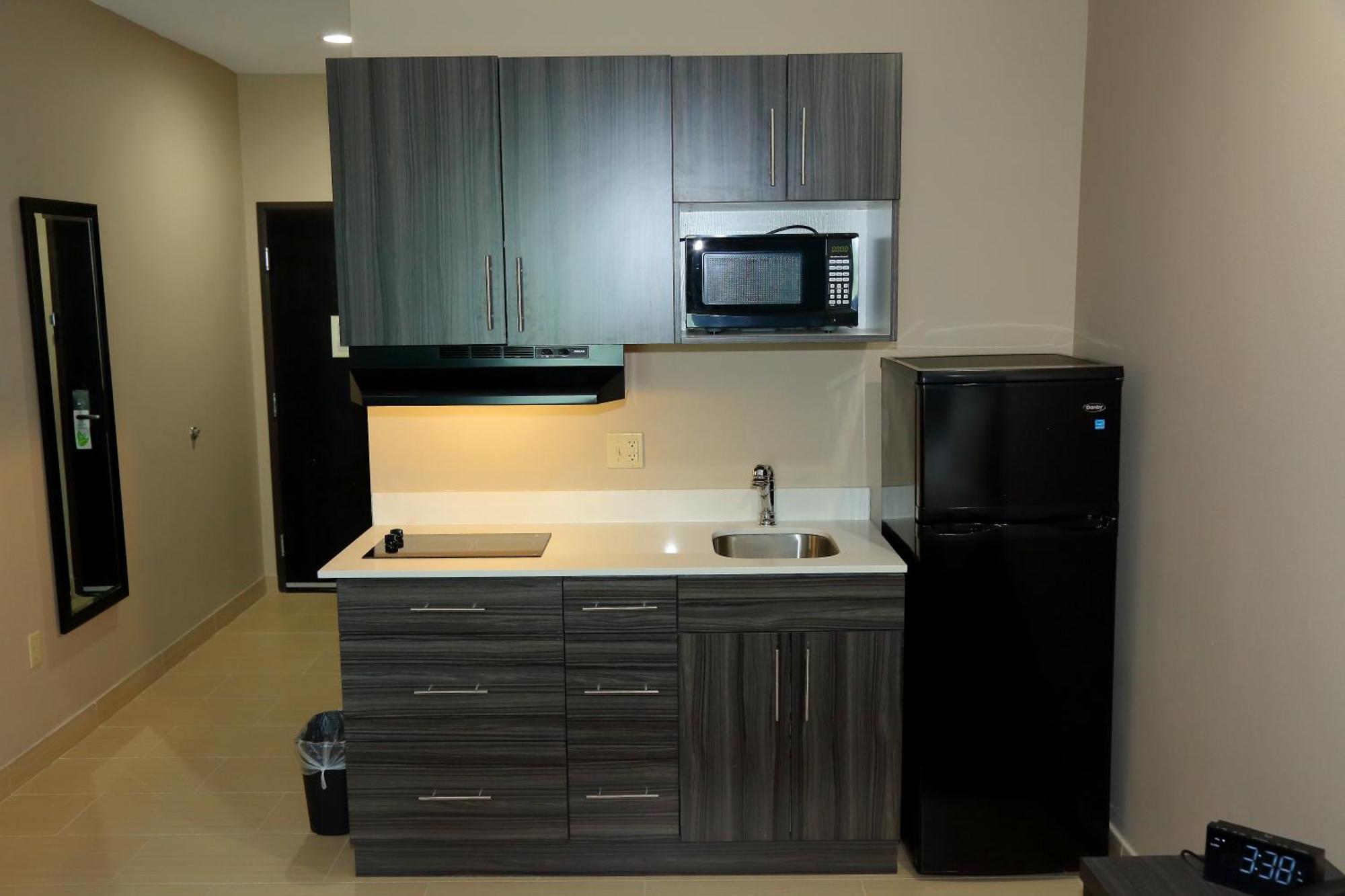 Americas Best Value Inn & Suites-Prairieville Екстериор снимка