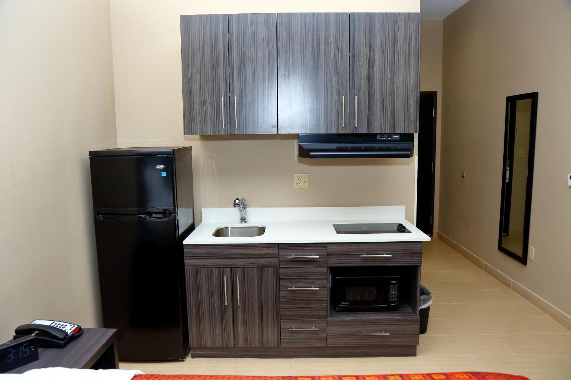 Americas Best Value Inn & Suites-Prairieville Екстериор снимка