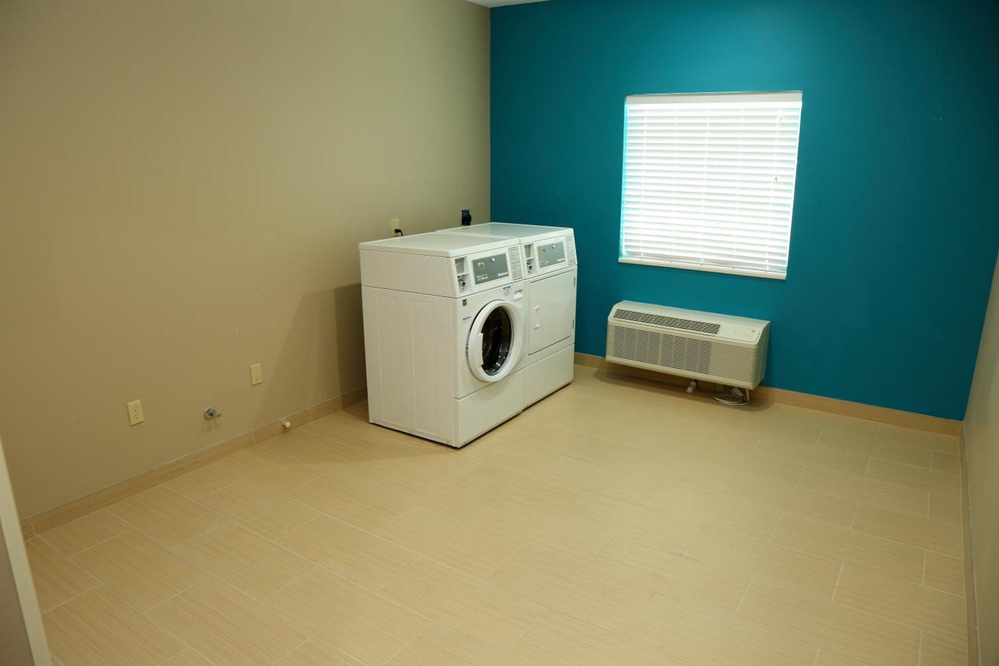 Americas Best Value Inn & Suites-Prairieville Екстериор снимка