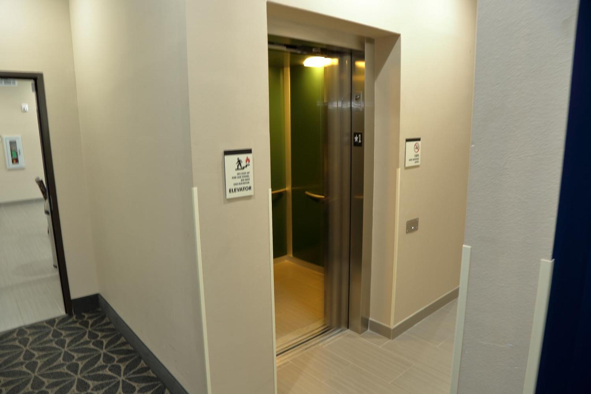 Americas Best Value Inn & Suites-Prairieville Екстериор снимка