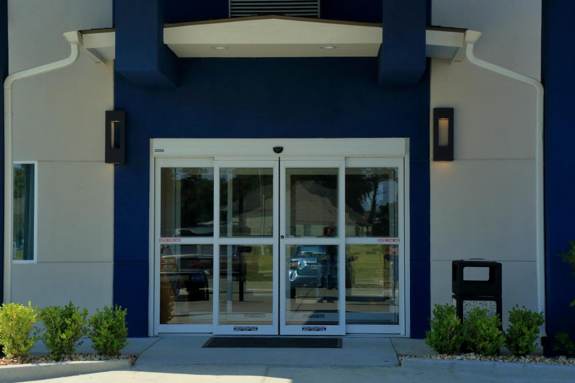 Americas Best Value Inn & Suites-Prairieville Екстериор снимка