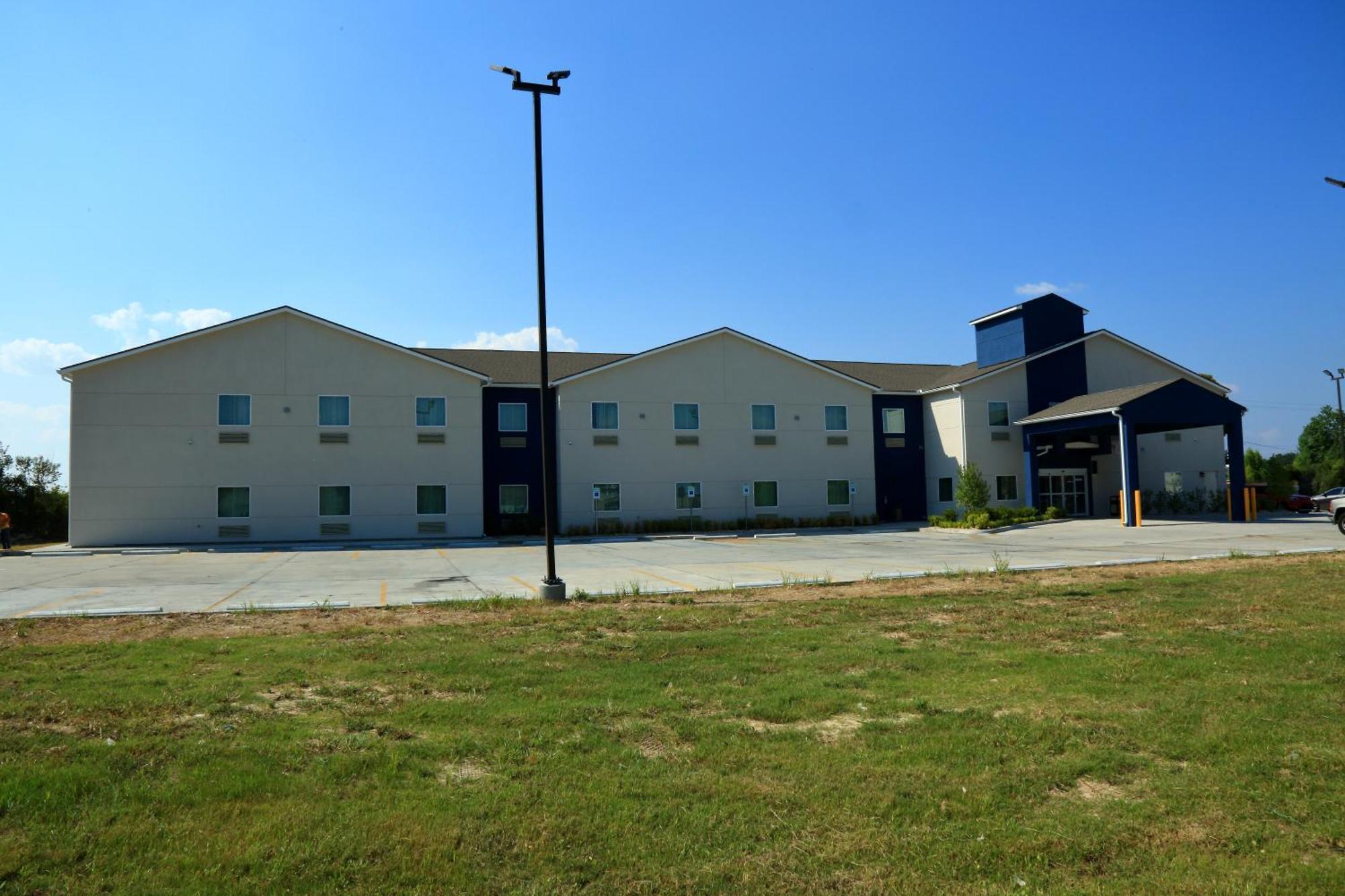 Americas Best Value Inn & Suites-Prairieville Екстериор снимка